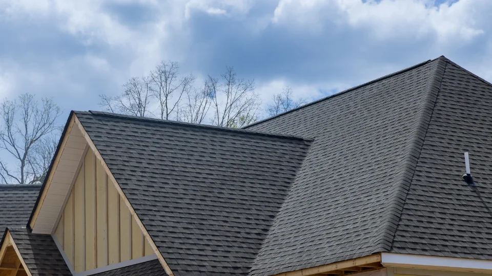 What a Shingle Re-Roof Costs in Arleta — Seasonal Guide