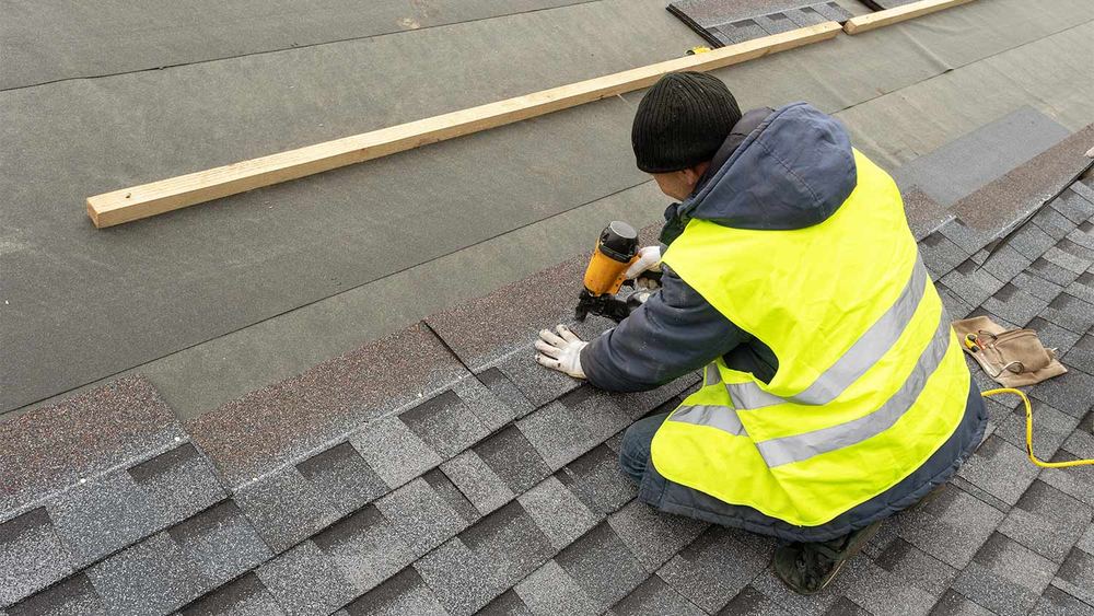What a Shingle Re-Roof Costs in LA — Contractor Perspective